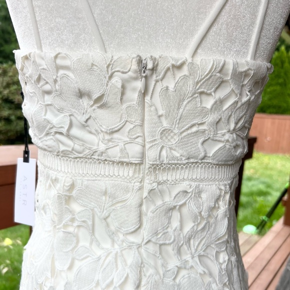 NWT ASTR the Label White Floral Lace Bodycon Dress Size Small - Picture 6 of 11